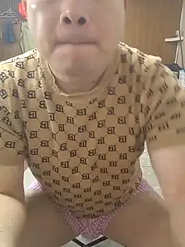 Snapshot of han515319 chatting on March 5, 11:39 am han515319 online show from March 5, 11:39 am