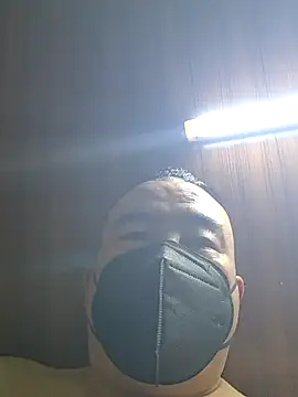 Snapshot of han515319 chatting on March 12, 12:11 pm han515319 online show from March 12, 12:11 pm