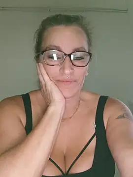 Fifi83Bell online show from October 3, 7:33 pm