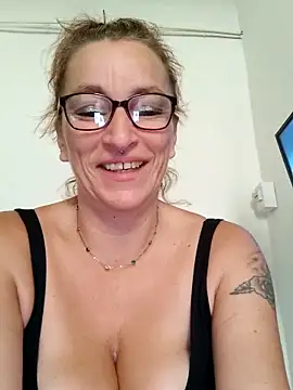 Fifi83Bell online show from October 10, 8:46 am