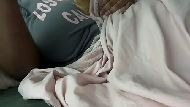 nanaisbackk online show from October 27, 10:47 pm