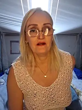 Snapshot of Jenny_Blum chatting on December 17, 11:05 am Jenny Blum online show from December 17, 11:05 am