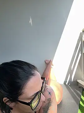 LaPetiteKim online show from March 4, 1:06 pm