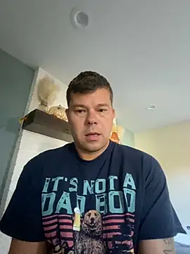 Snapshot of daddyshark83 chatting on October 31, 3:24 pm daddyshark83 online show from October 31, 3:24 pm