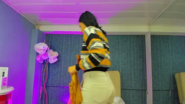 LeaMoreau22 online show from December 21, 1:07 pm