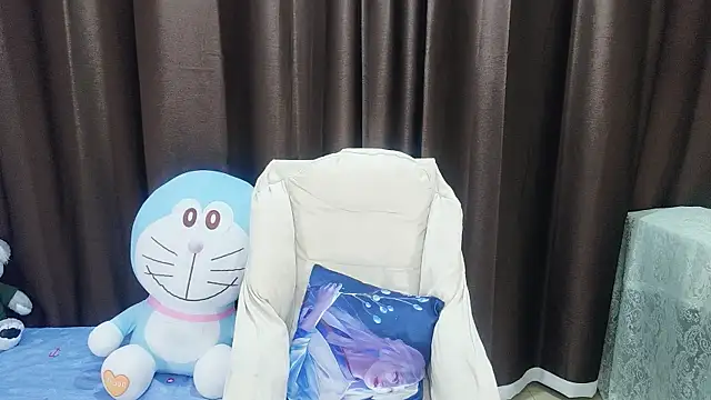 Snapshot of kindbee chatting on December 2, 10:42 am kindbee online show from December 2, 10:42 am