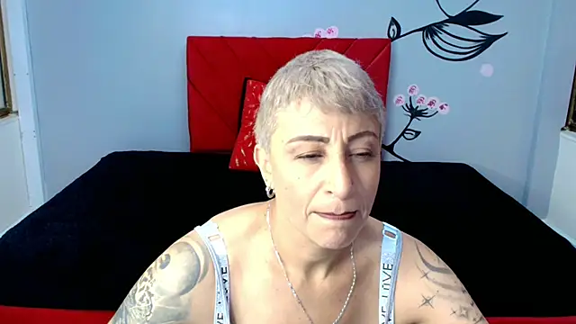 Snapshot of Charlotte__Gray chatting on November 1, 12:18 pm Charlotte Gray online show from November 1, 12:18 pm