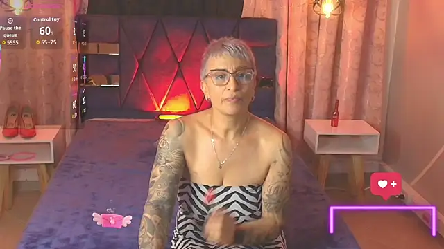 Snapshot of Charlotte__Gray chatting on November 21, 12:43 am Charlotte Gray online show from November 21, 12:43 am