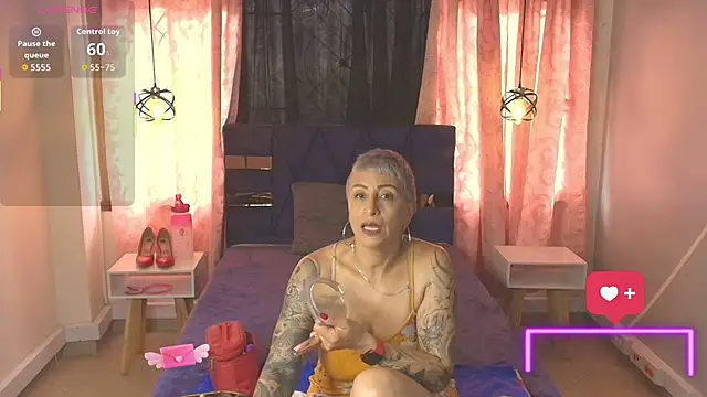 Snapshot of Charlotte__Gray chatting on November 24, 12:38 pm Charlotte Gray online show from November 24, 12:38 pm