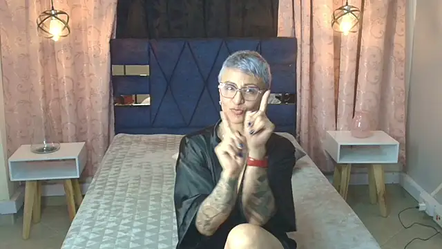 Snapshot of Charlotte__Gray chatting on December 5, 7:50 am Charlotte Gray online show from December 5, 7:50 am