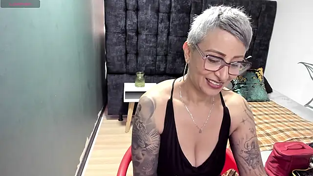 Snapshot of Charlotte__Gray chatting on December 13, 8:04 pm Charlotte Gray online show from December 13, 8:04 pm