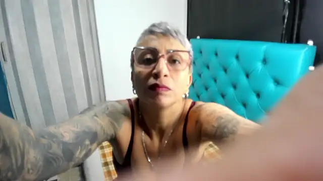 Snapshot of Charlotte__Gray chatting on December 15, 12:20 pm Charlotte Gray online show from December 15, 12:20 pm