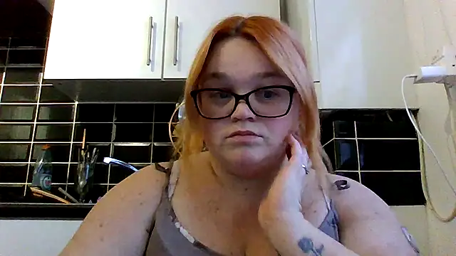 Curvy-AmyX online show from October 5, 5:00 pm