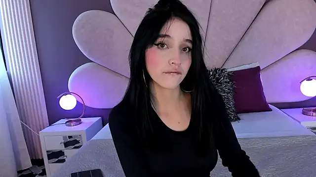 Snapshot of MeganR_ chatting on April 6, 11:22 am MeganR online show from April 6, 11:22 am