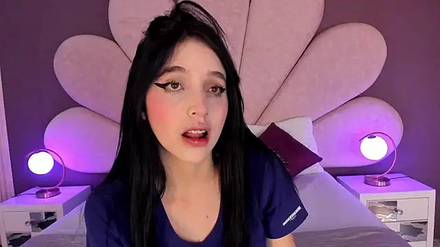 Snapshot of MeganR_ chatting on April 7, 11:10 am MeganR online show from April 7, 11:10 am