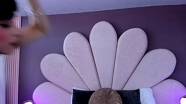 Snapshot of MeganR_ chatting on April 9, 12:54 pm MeganR online show from April 9, 12:54 pm