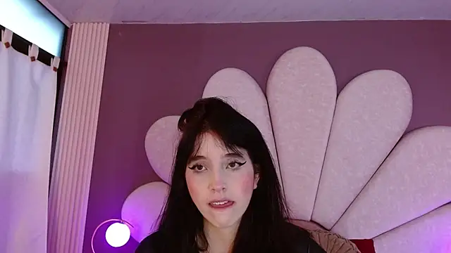 Snapshot of MeganR_ chatting on May 4, 11:17 am MeganR online show from May 4, 11:17 am