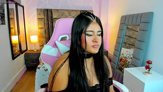 Snapshot of AnnaSwift_ chatting on November 25, 1:38 am AnnaSwift online show from November 25, 1:38 am