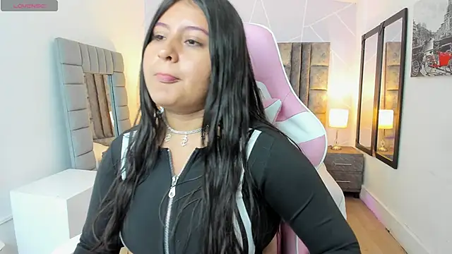 Snapshot of AnnaSwift_ chatting on December 2, 4:18 am AnnaSwift online show from December 2, 4:18 am