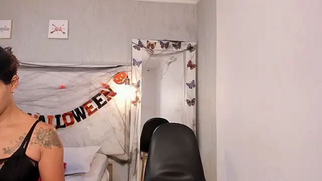 Snapshot of is_a_bell chatting on October 17, 2:19 pm is a bell online show from October 17, 2:19 pm