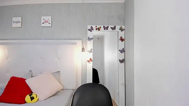 Snapshot of is_a_bell chatting on November 10, 1:43 pm is a bell online show from November 10, 1:43 pm