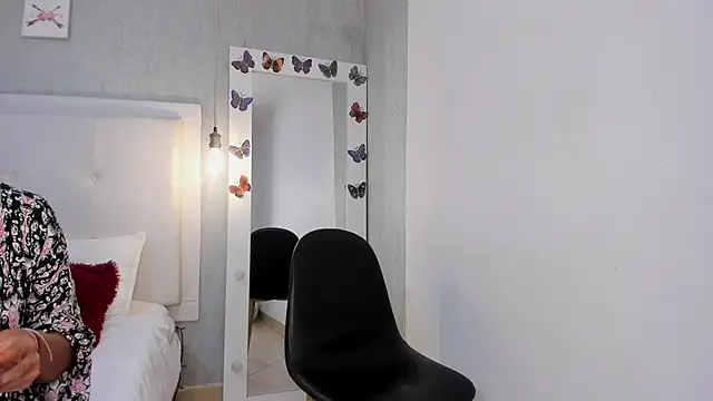 Snapshot of is_a_bell chatting on November 19, 1:44 pm is a bell online show from November 19, 1:44 pm