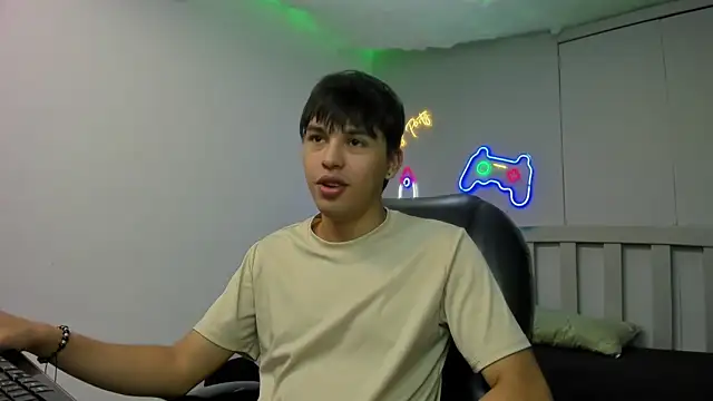 StiwenTwink online show from December 5, 7:43 pm