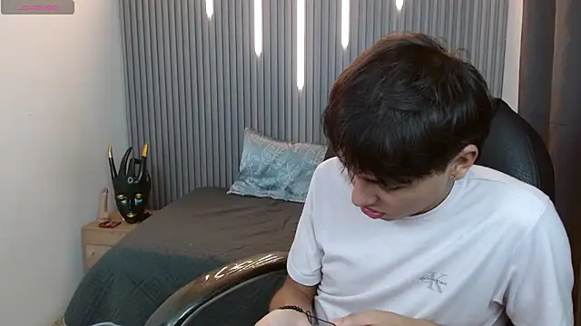 StiwenTwink online show from March 18, 9:40 pm