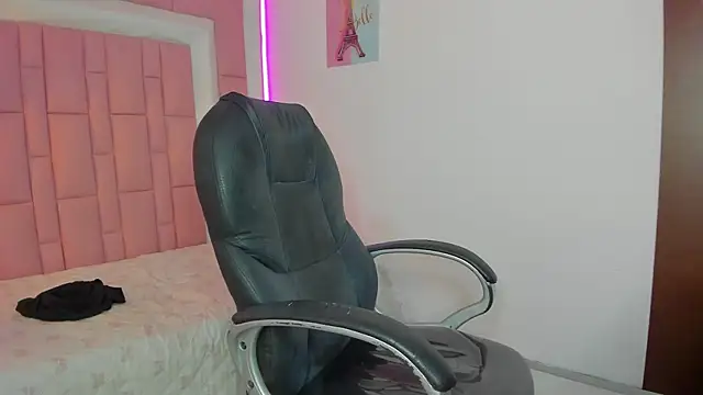 Snapshot of Klaret_Toy chatting on December 3, 7:56 pm Klaret Toy online show from December 3, 7:56 pm