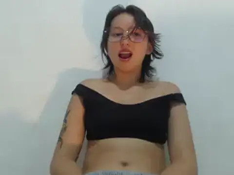 Snapshot of Klaret_Toy chatting on March 5, 10:39 pm Klaret Toy online show from March 5, 10:39 pm