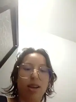 Snapshot of Klaret_Toy chatting on April 1, 12:44 am Klaret Toy online show from April 1, 12:44 am