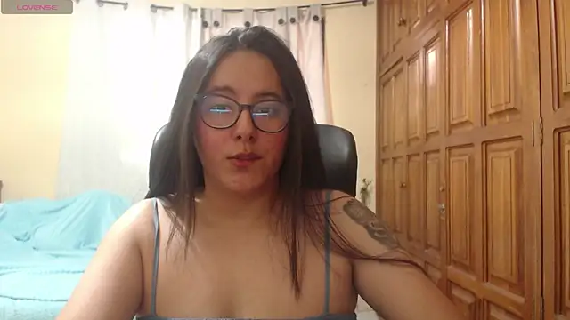 Venus cat  online show from June 25, 6:45 pm
