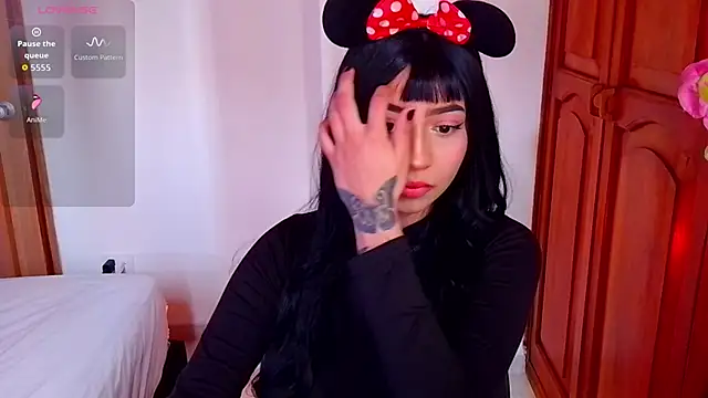 emma web  online show from November 11, 3:12 pm