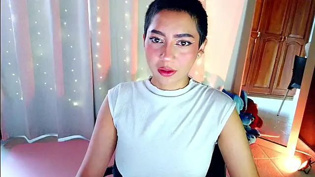 emma web  online show from March 6, 5:09 pm