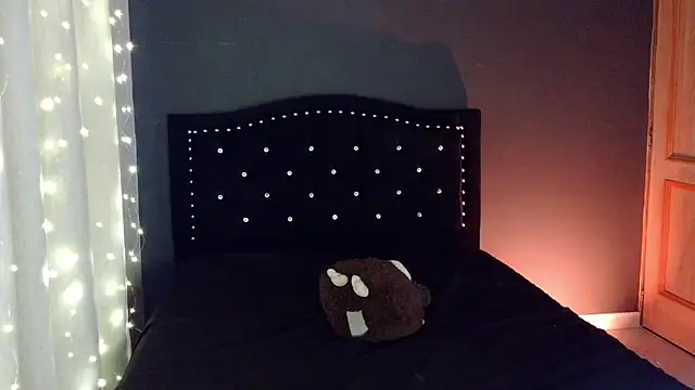 emma web  online show from April 6, 4:52 pm