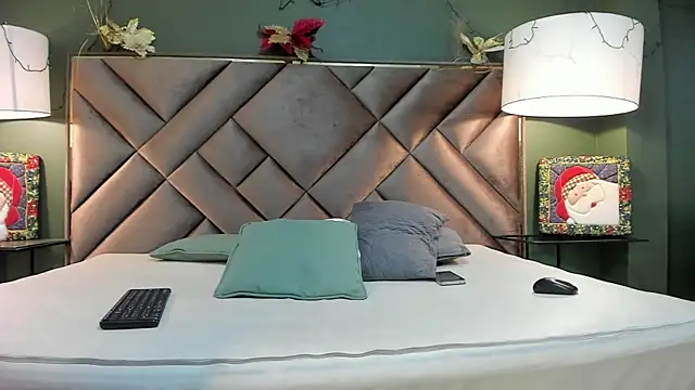 Snapshot of Dickie_Dicking chatting on December 17, 9:54 pm Dickie Dicking online show from December 17, 9:54 pm