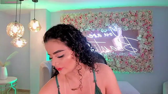 Snapshot of KylieJenkins chatting on March 16, 11:25 am KylieJenkins online show from March 16, 11:25 am