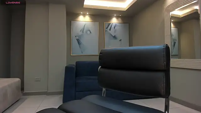 Snapshot of EmilyJohnsonX1 chatting on October 29, 3:20 am EmilyJohnsonX1 online show from October 29, 3:20 am