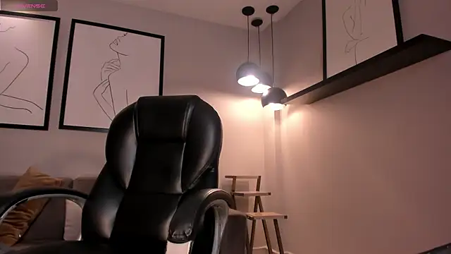 Snapshot of EmilyJohnsonX1 chatting on November 18, 3:01 am EmilyJohnsonX1 online show from November 18, 3:01 am