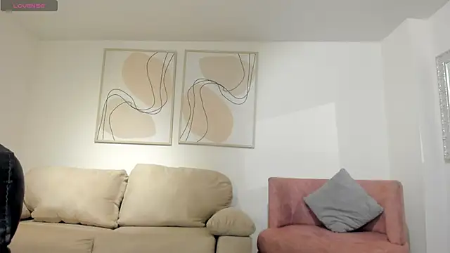 Snapshot of EmilyJohnsonX1 chatting on December 13, 8:25 pm EmilyJohnsonX1 online show from December 13, 8:25 pm