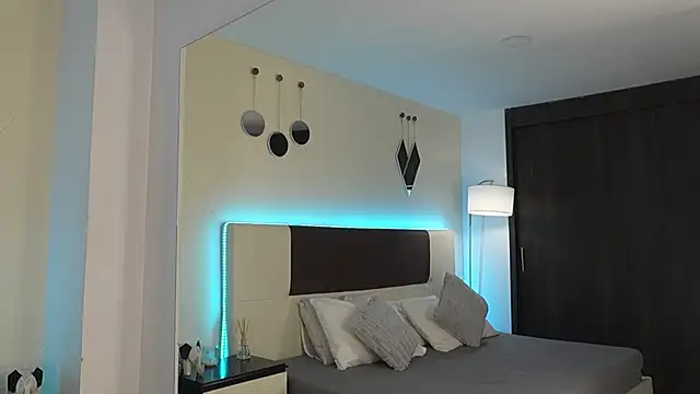 DanteeStone online show from January 8, 8:55 pm