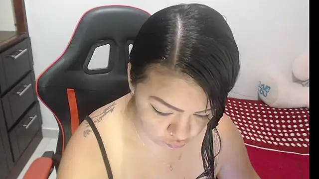 Snapshot of emily_sexxx chatting on June 9, 6:47 am emily sexxx online show from June 9, 6:47 am