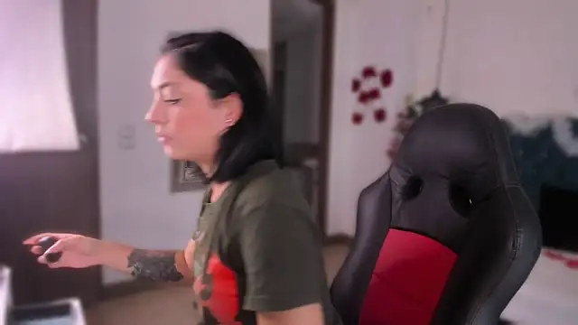 Snapshot of isaa_dl chatting on December 17, 5:08 pm isaa dl online show from December 17, 5:08 pm