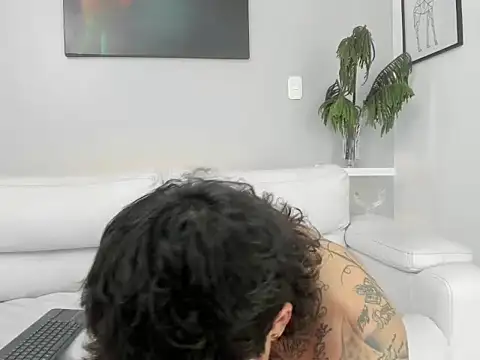 SteveDickson  online show from October 26, 9:31 pm