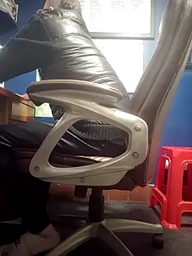 Snapshot of Curious9884 chatting on November 12, 10:30 pm Curious9884 online show from November 12, 10:30 pm