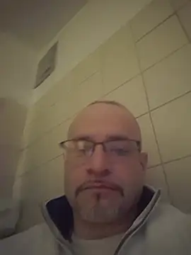 Snapshot of Curious9884 chatting on March 18, 12:03 am Curious9884 online show from March 18, 12:03 am