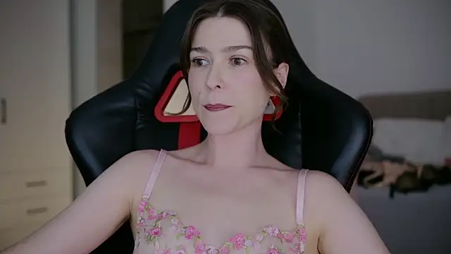 WowHelloAlice online show from March 10, 11:10 pm