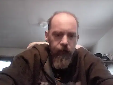 Snapshot of crazyheratic8 chatting on December 3, 10:30 pm crazyheratic8 online show from December 3, 10:30 pm