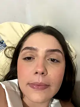 Snapshot of luiza_barcelos chatting on October 17, 2:48 am luiza barcelos online show from October 17, 2:48 am