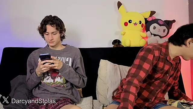 Snapshot of Darcy_and_Stolas chatting on March 31, 7:09 am Darcy and Stolas online show from March 31, 7:09 am